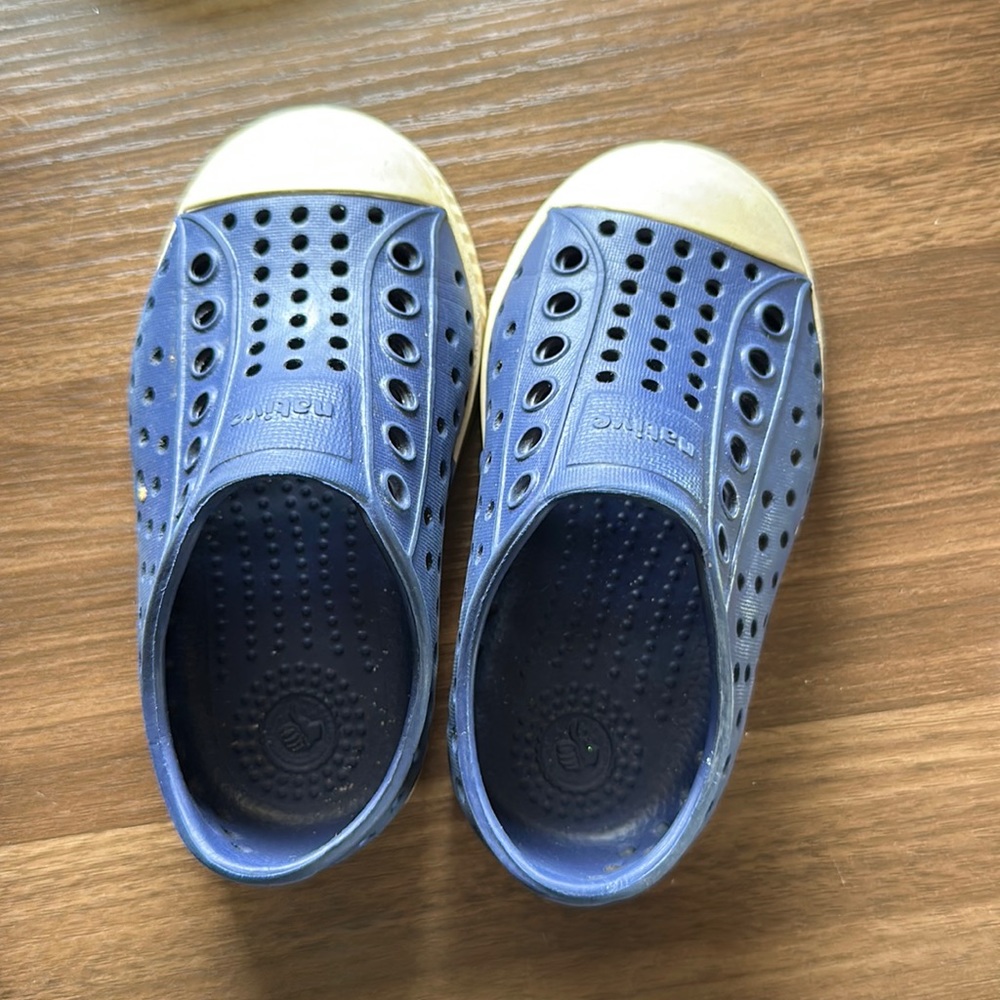 gently used, navy blue size 6C Natives kids water shoes